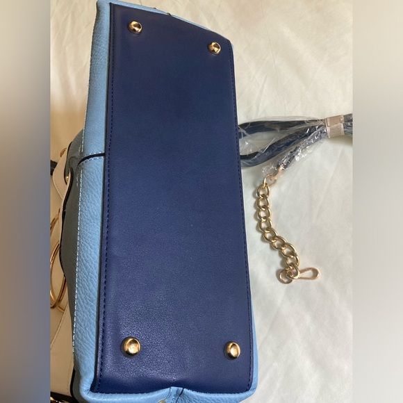 NWOT Blue and White Handbag with Removable Shoulder Strap - Picture 4 of 13